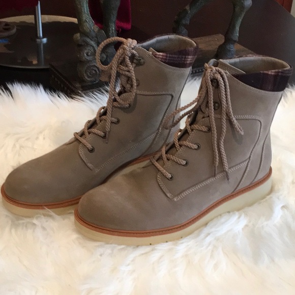 Adorable Baretraps NWOT - Picture 2 of 14